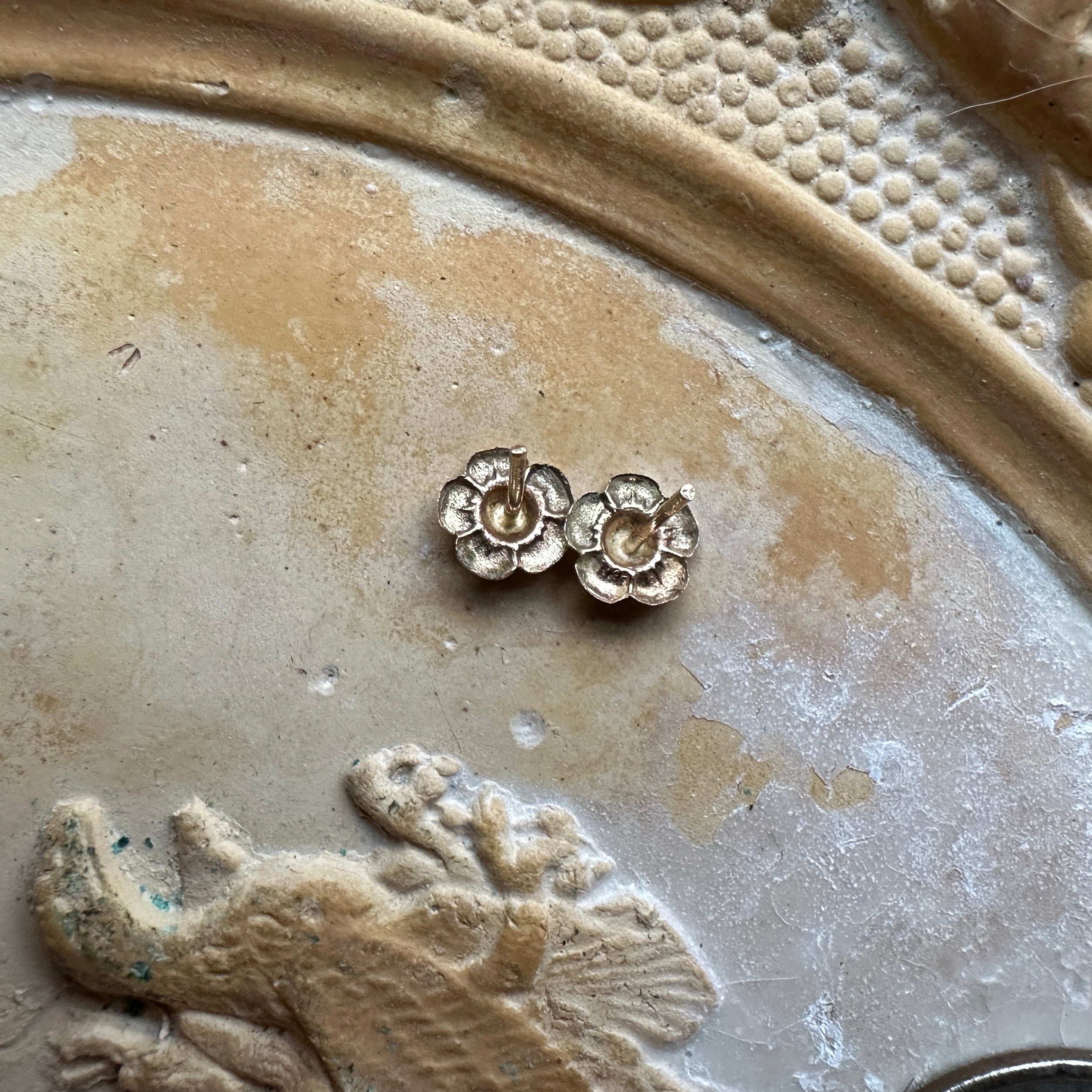 14k Gold Daisy Flower Stud Earrings
