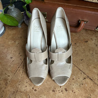 80s Beige Leather “Saks Fifth Avenue” Heels