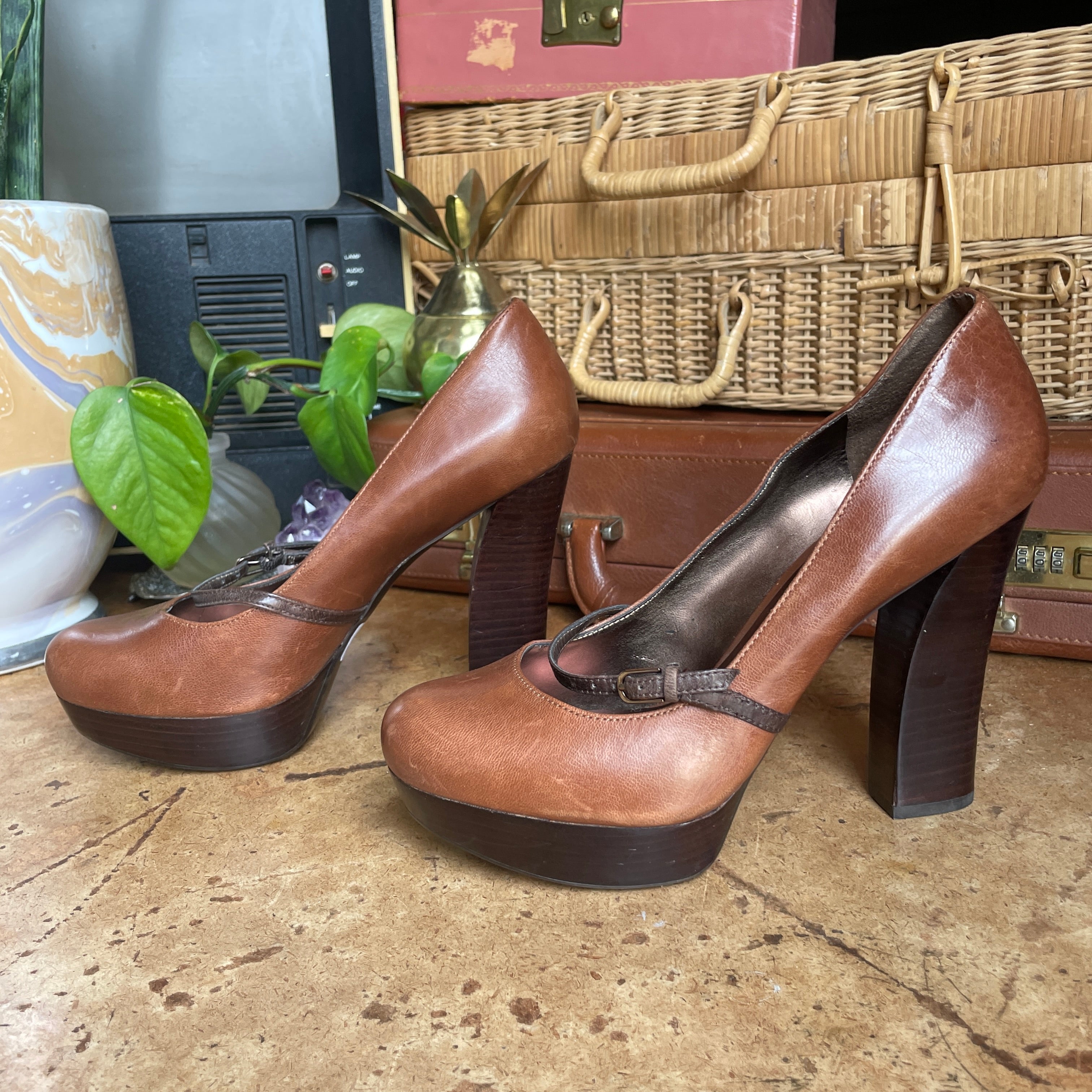 90s Brown Leather “Guess” Platform Heels