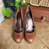 90s Brown Leather “Guess” Platform Heels