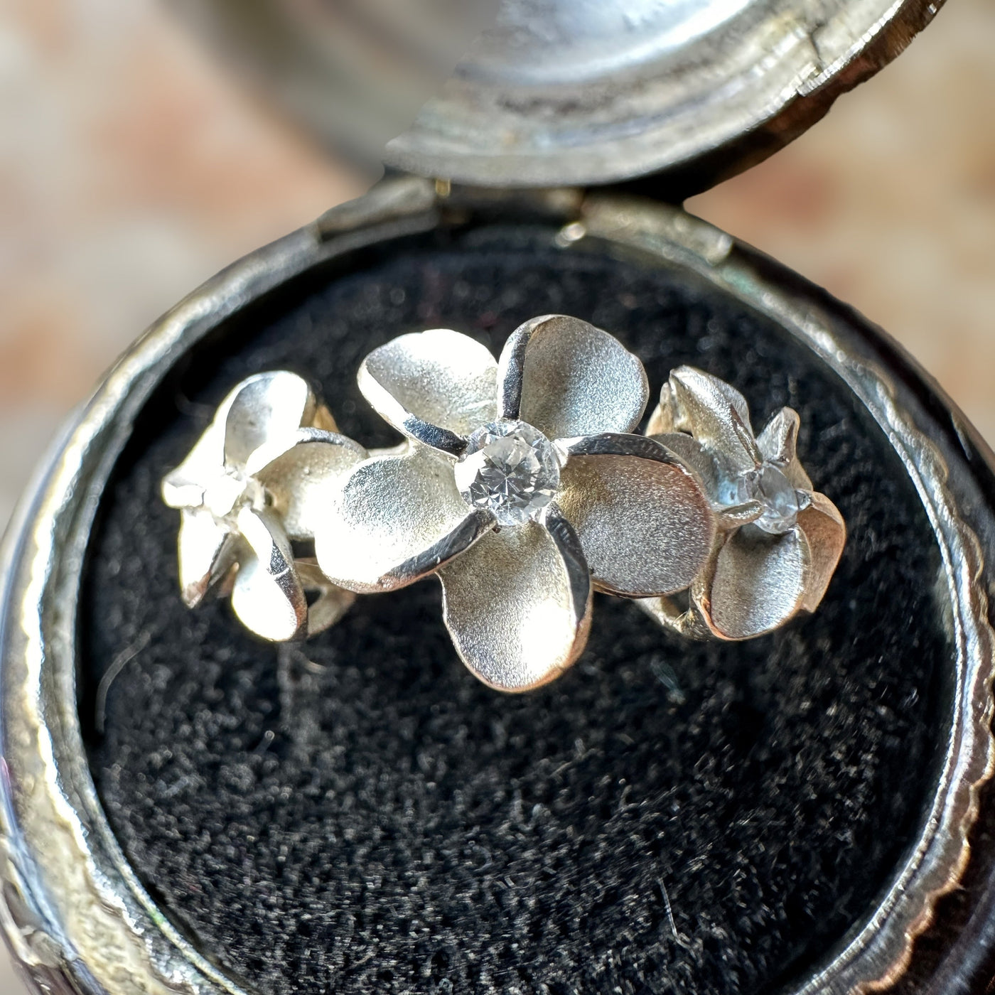 Sterling silver three flower + cubic zirconia ring 925