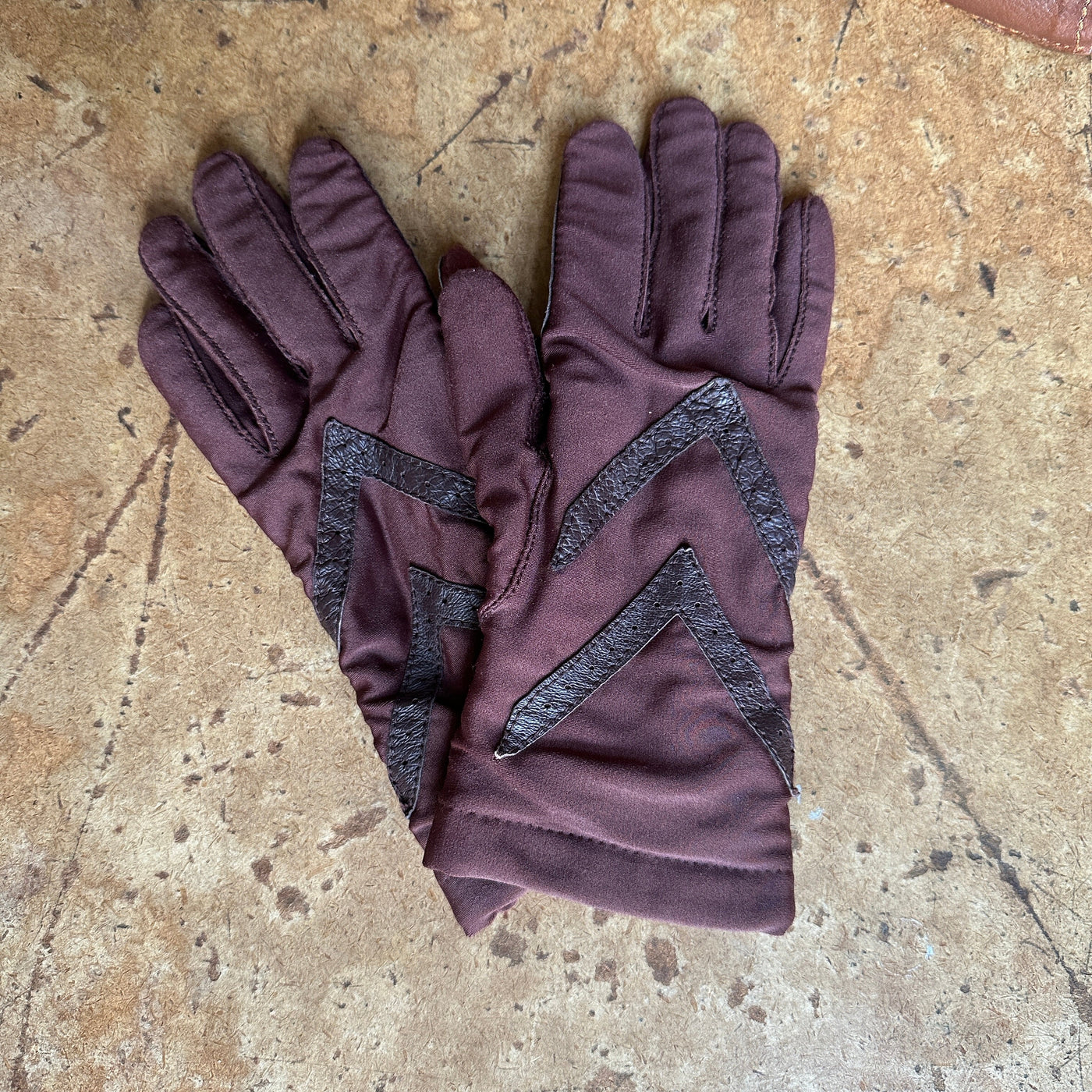 Vintage Chocolate Brown “isoToner by ARIS” Gloves
