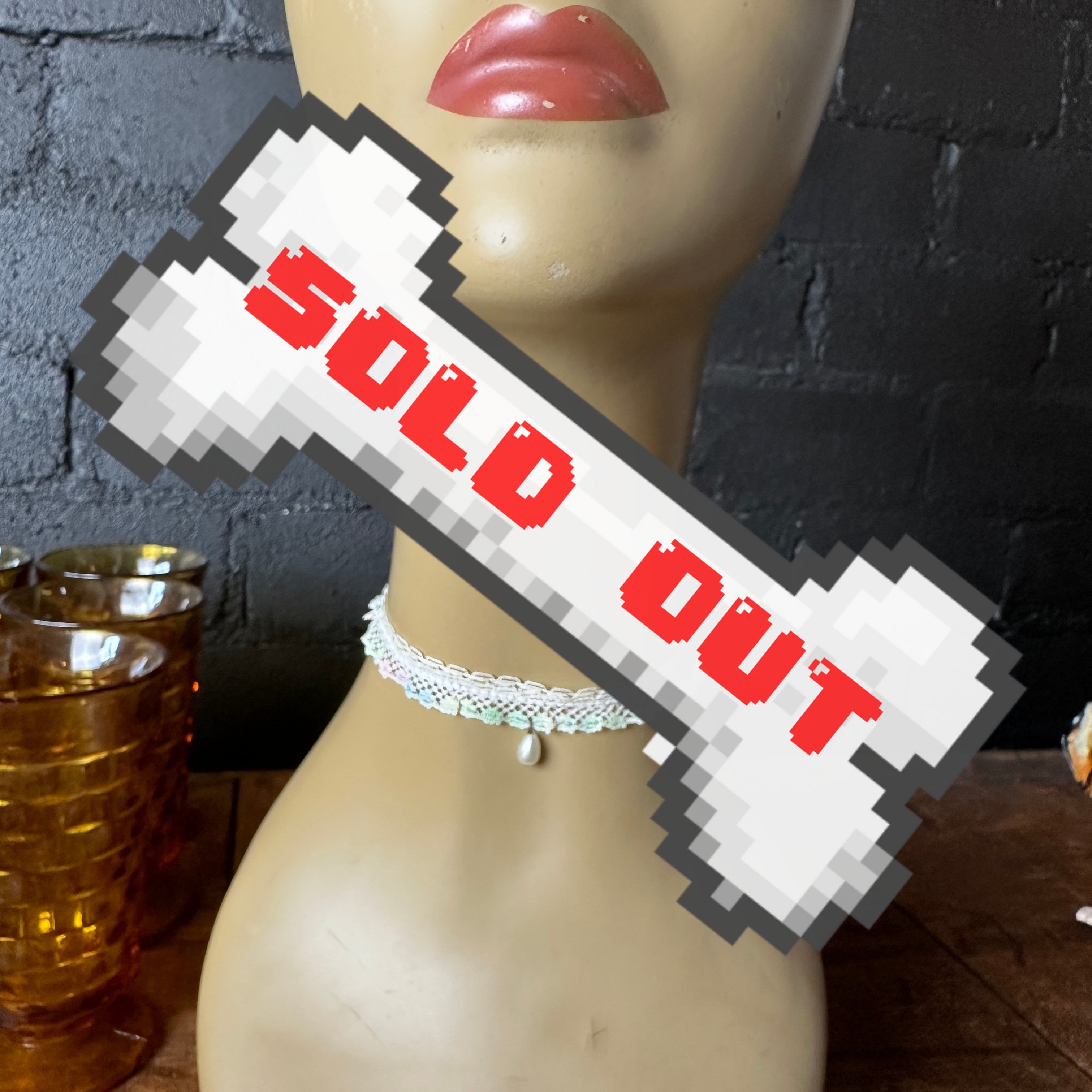rainbow lacer choker medium pearl