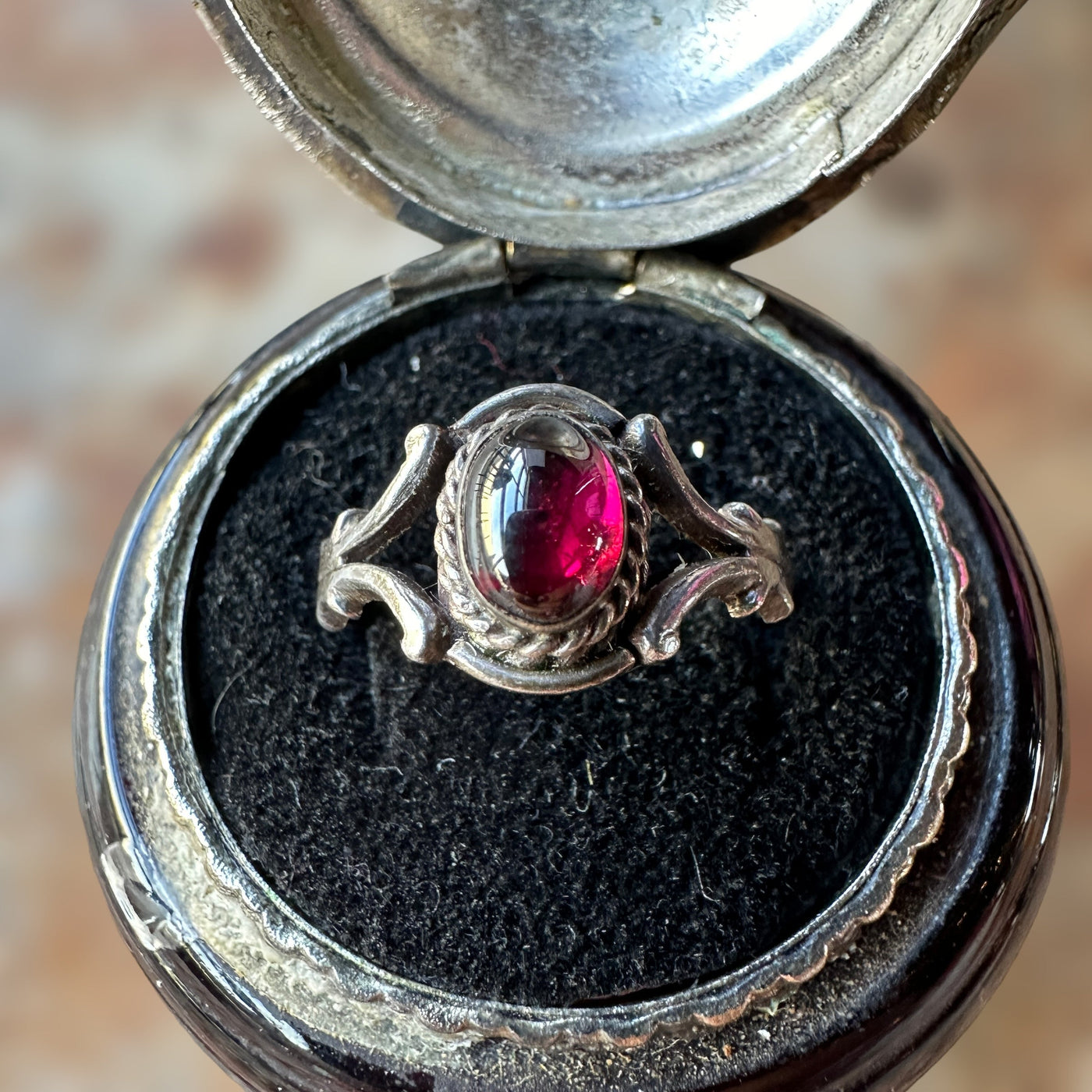 sterling silver and purple burgundy garnet cabochon ring vintage 925