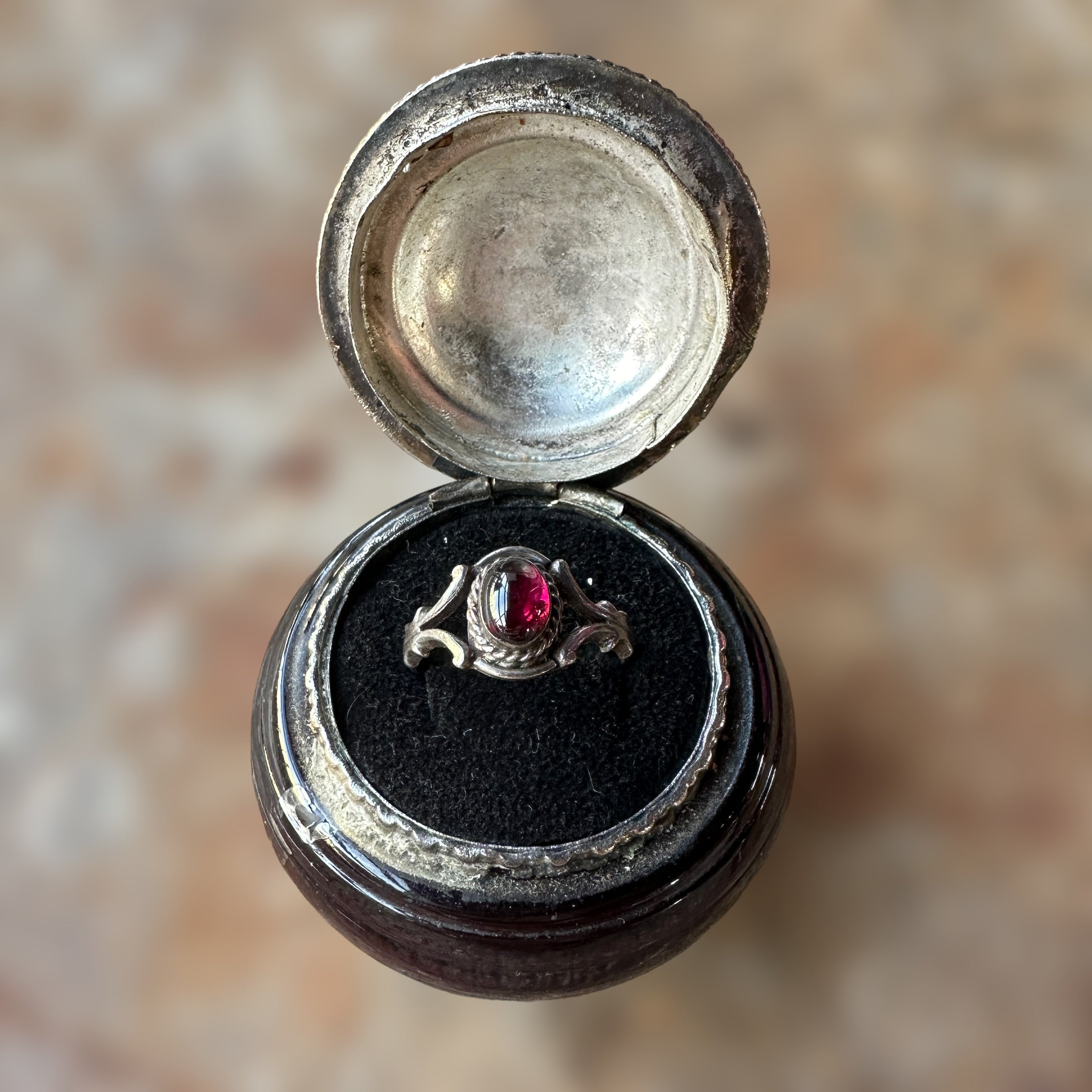 sterling silver and purple burgundy garnet cabochon ring vintage 925
